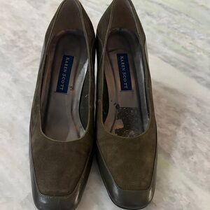 Karen Scott Women's Dark Green Heels